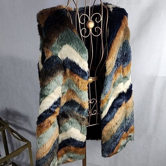 Cabin Core Multicolor Herringbone Faux Fur Vest - Picture 7 of 9